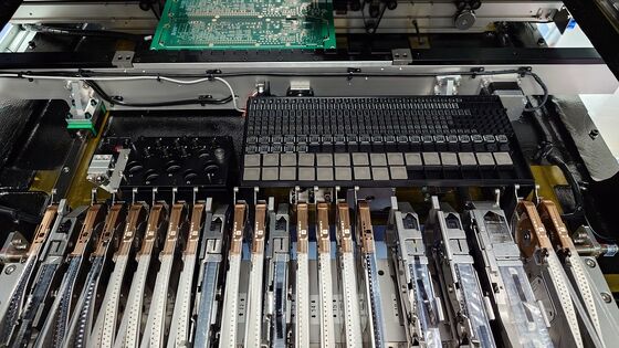 Charmhigh 551P SMD Pick and Place Machine Prototyping Small Batch Production CPK≥1.0